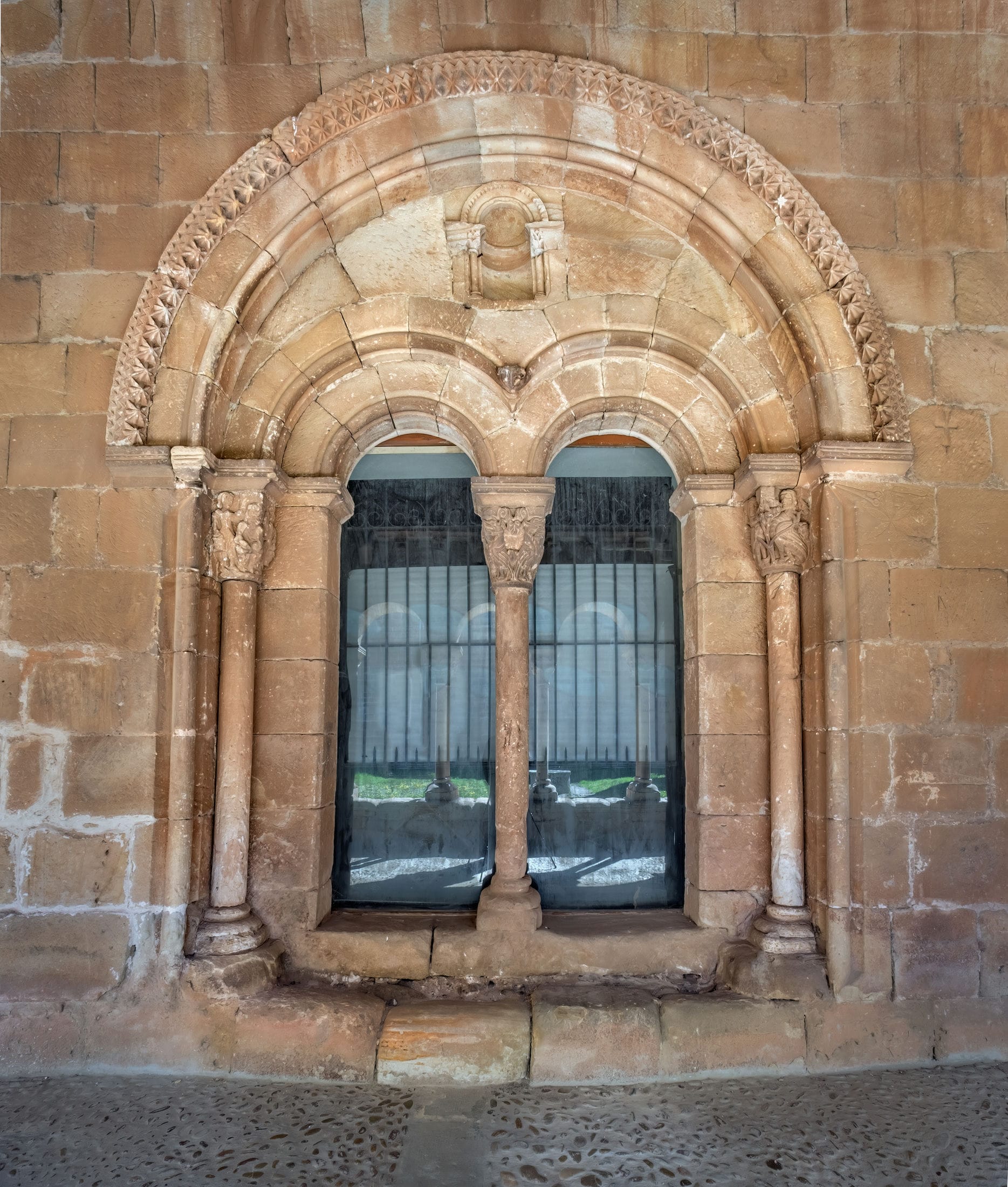 Ventana Claustro de la concatedral