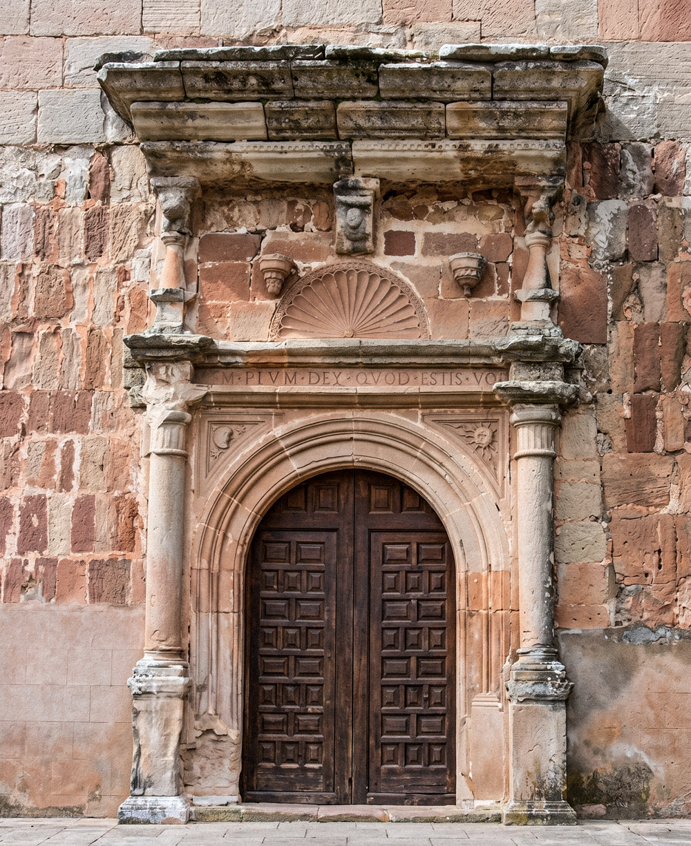 Portada plateresca del siglo XVI