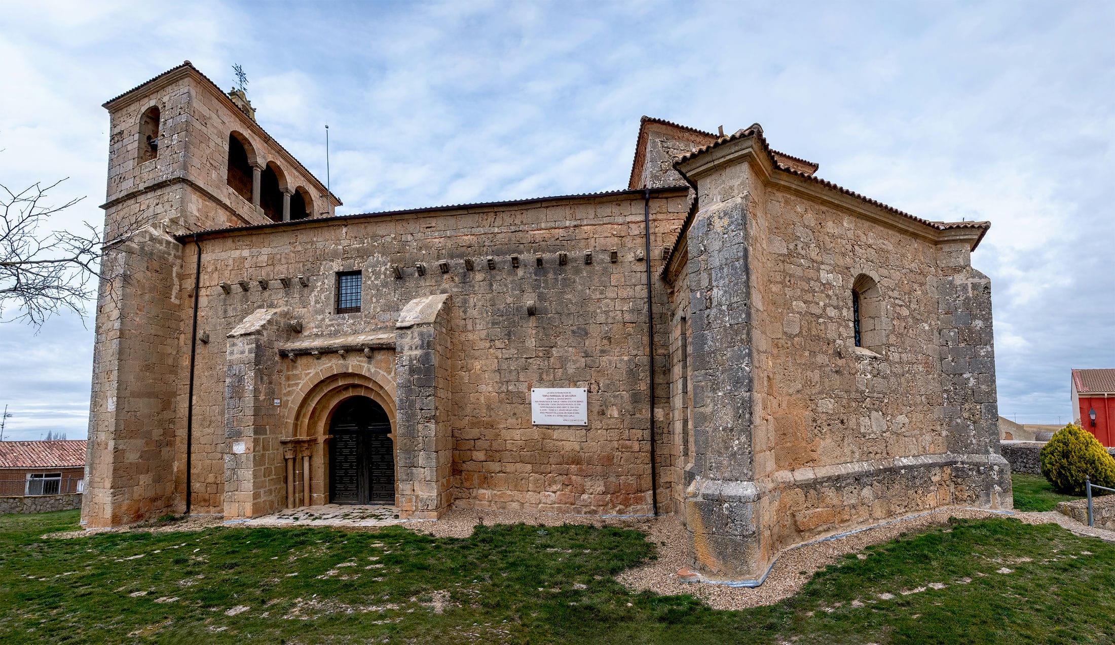 Vista exterior de San Adrián de Nepas