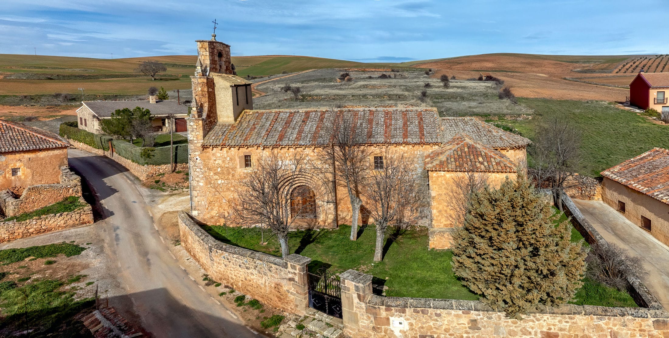 Vista exterior de San Juan Bautista