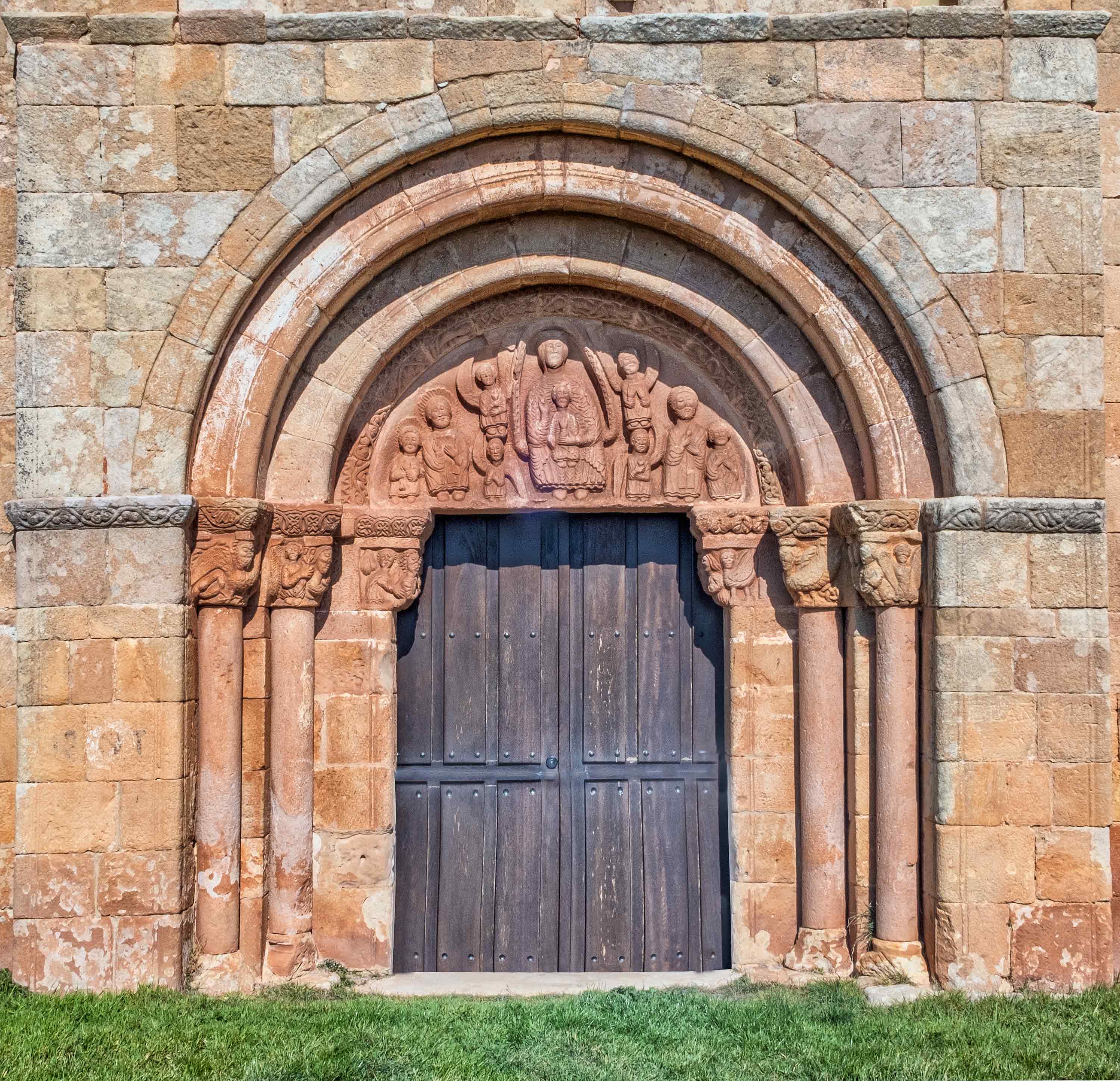Portada de San Juan Bautista