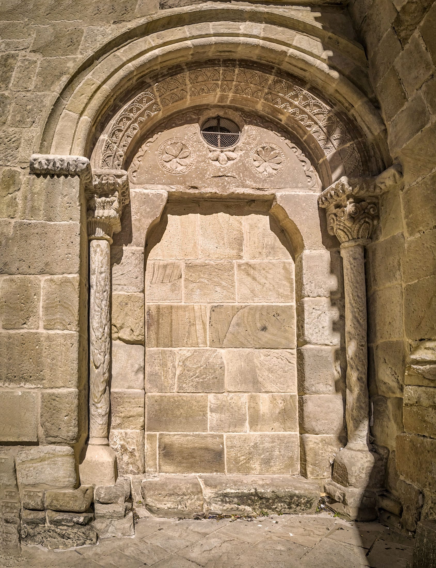 Portada lateral de San Juan de Rabanera