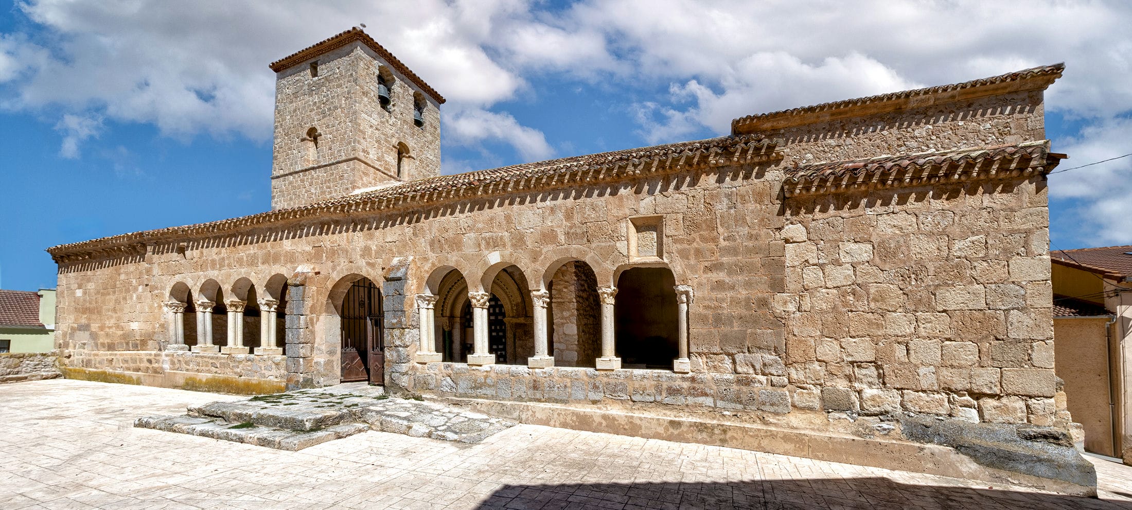 Vista exterior de la iglesia de San Martín