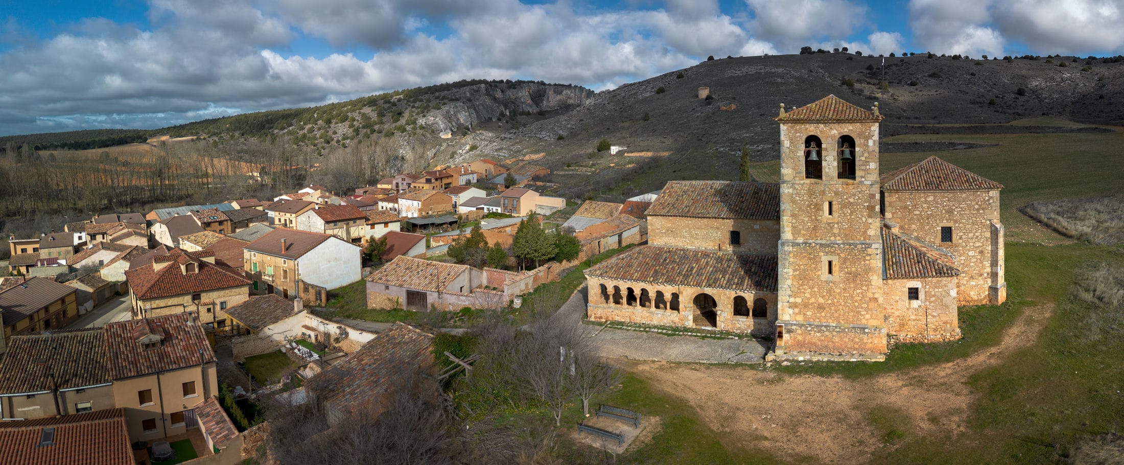 Vista exterior de San Miguel Arcángel