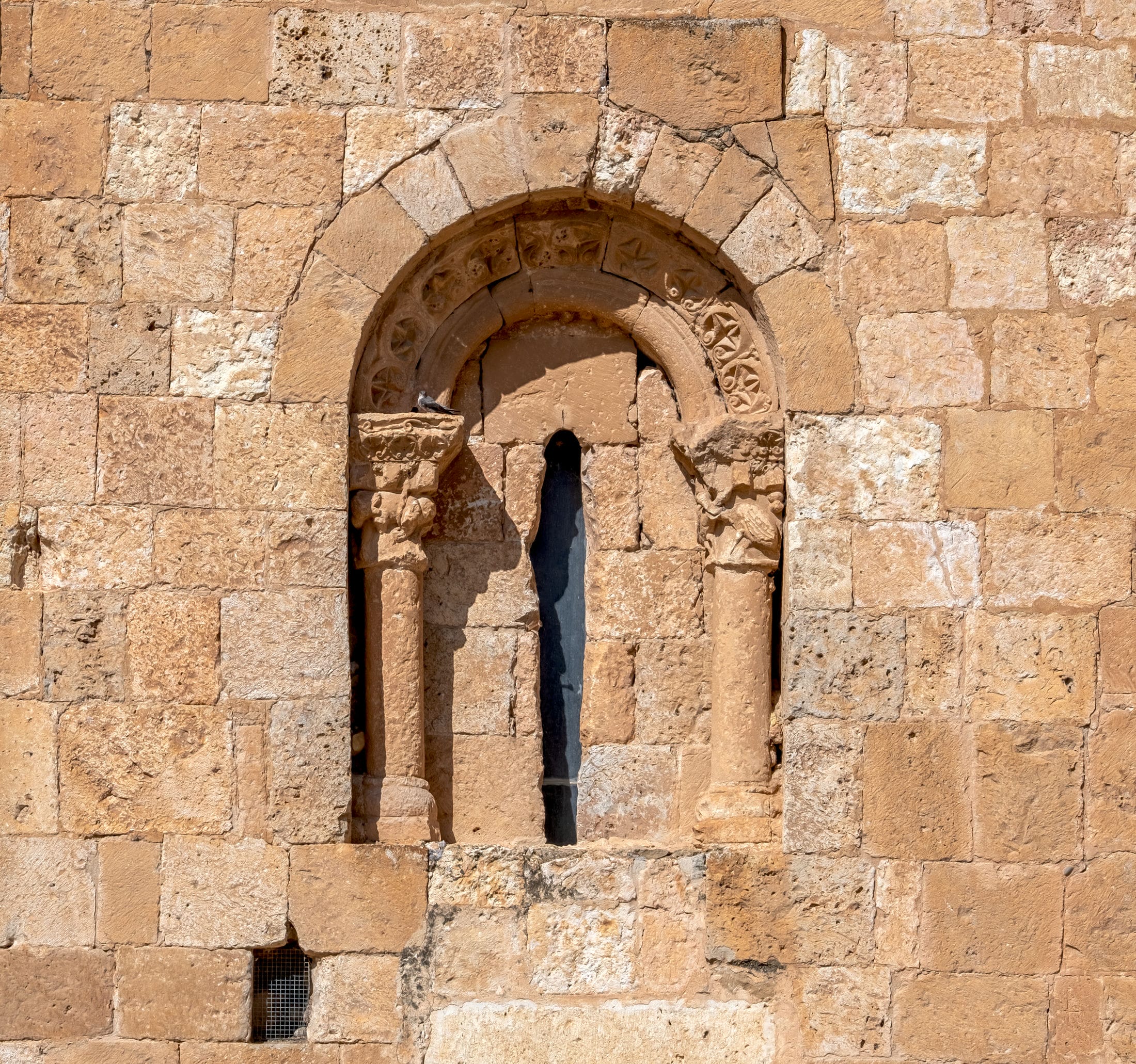 Ventana de la iglesia de San Miguel