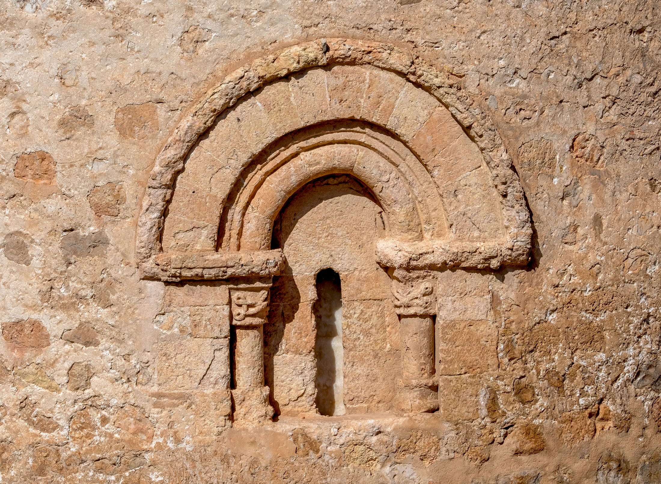 Ventana de la iglesia de San Miguel