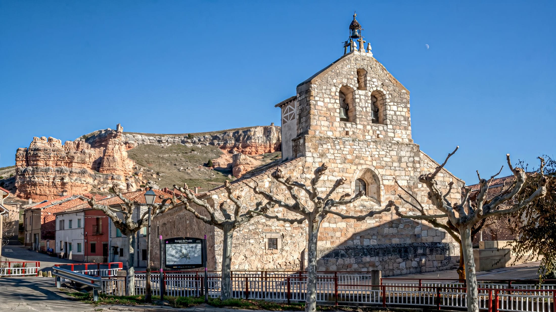 Vista exterior de la iglesia de San Pedro