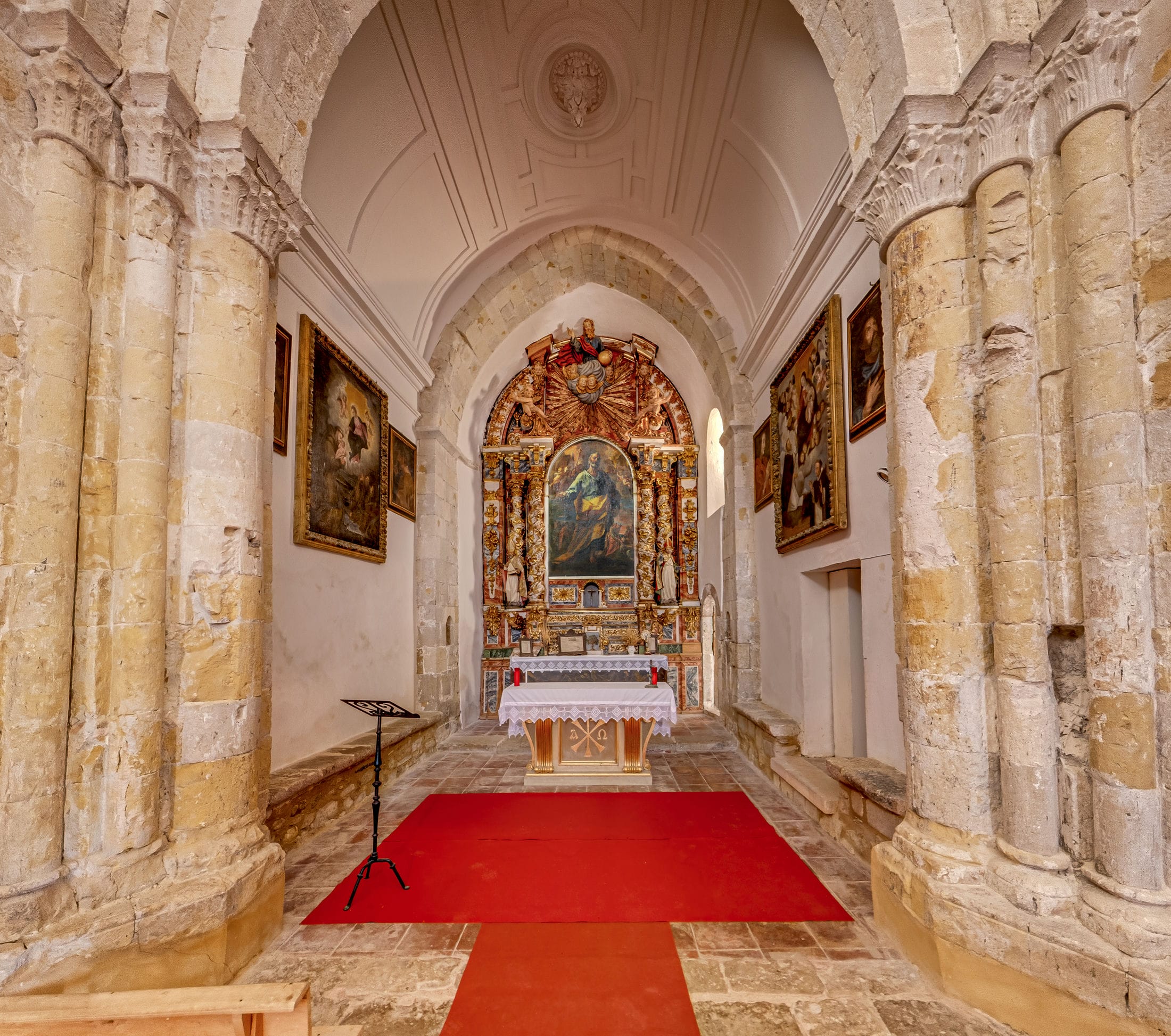 Interior de San Pedro