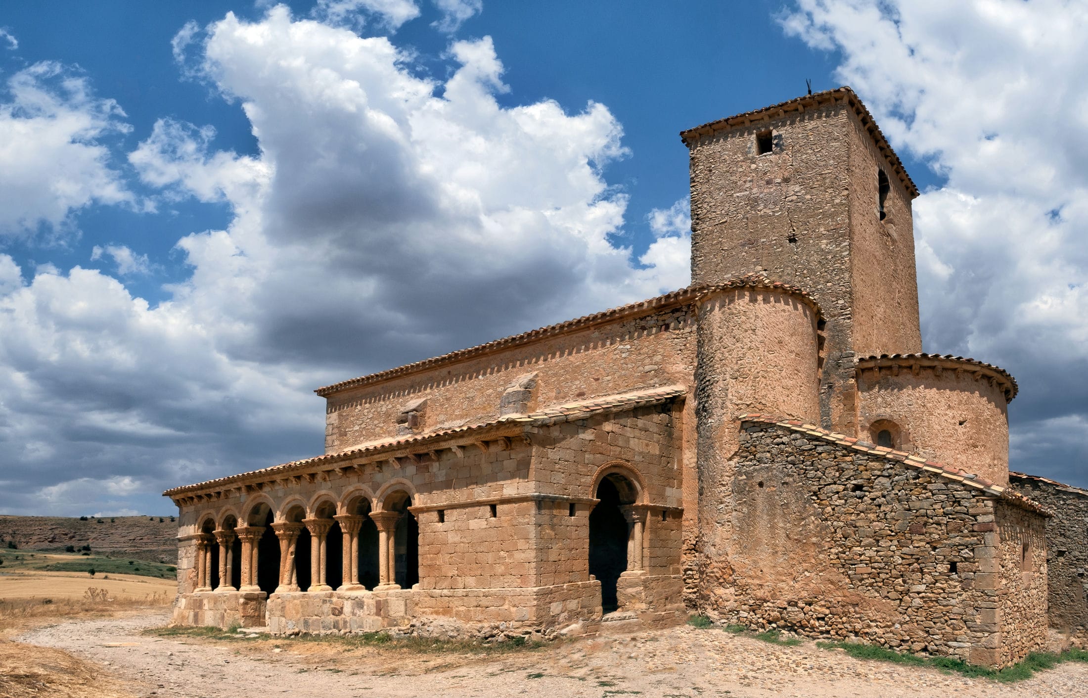 Vista exterior de la iglesia de San Pedro
