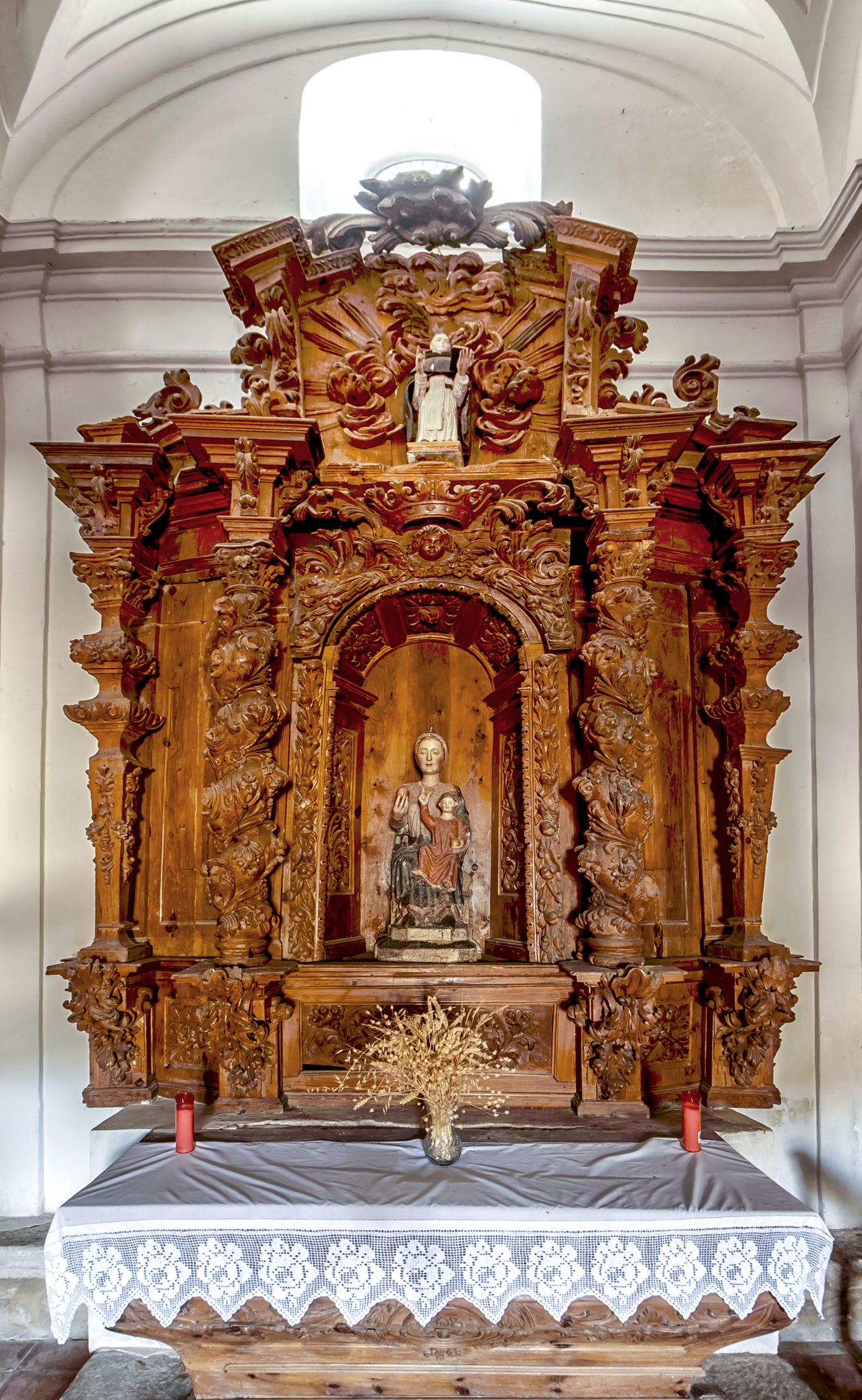 Interior de San Pedro