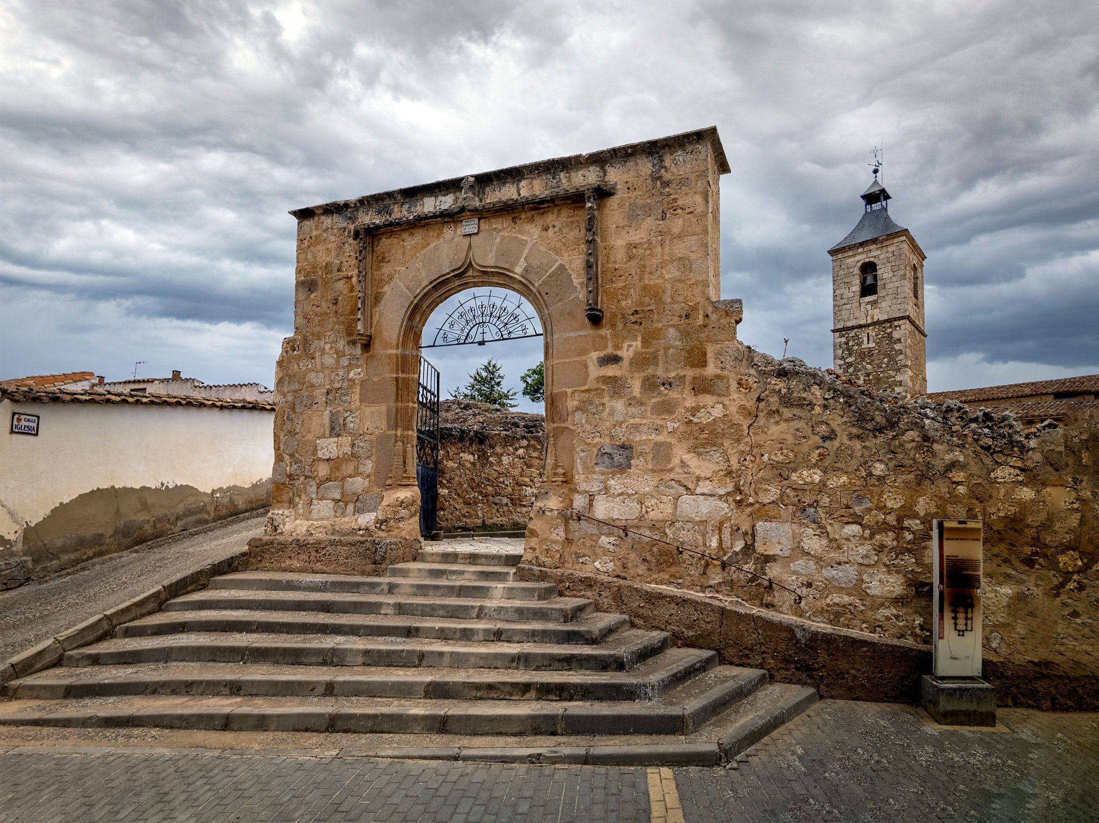 Vista exterior de la iglesia de Santa Cristina