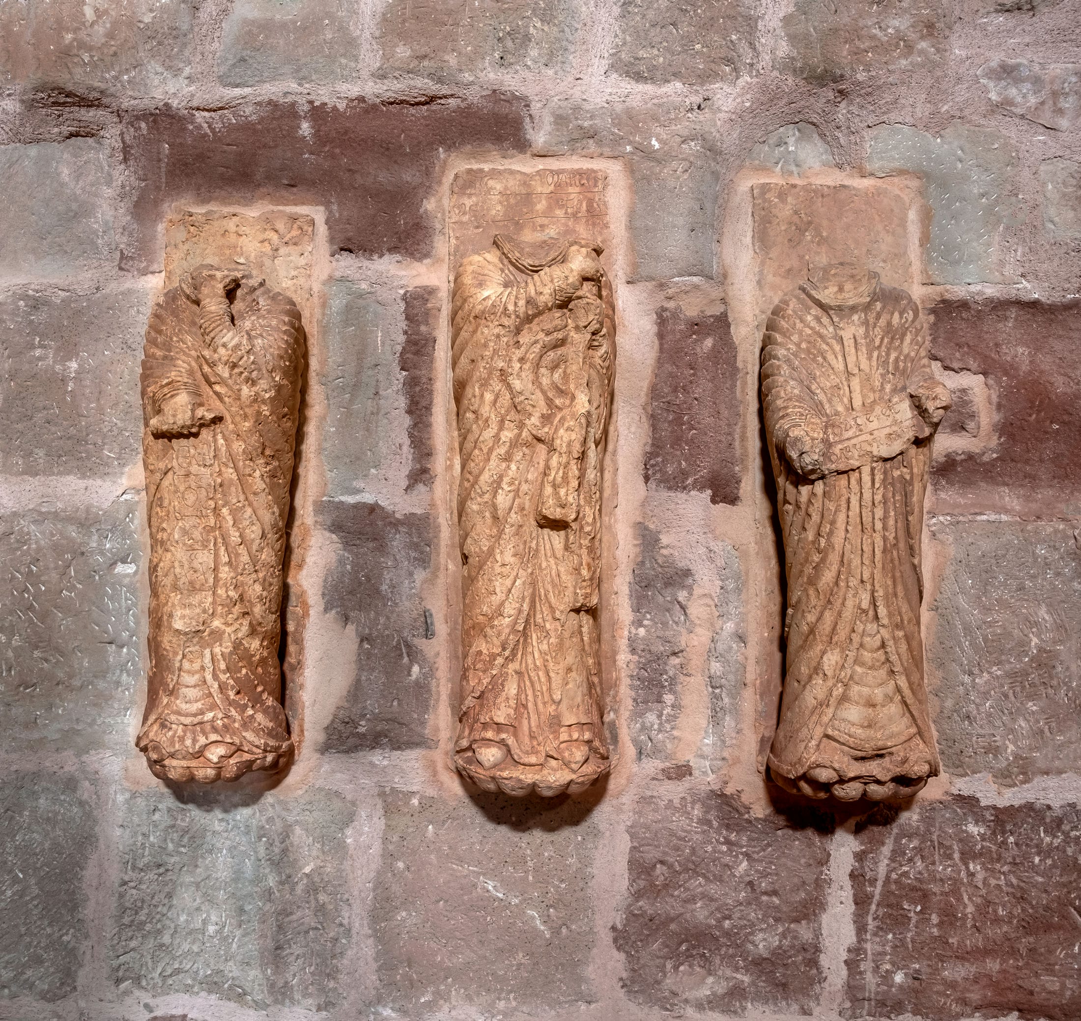 Estatuas de la galería porticada de Santa María